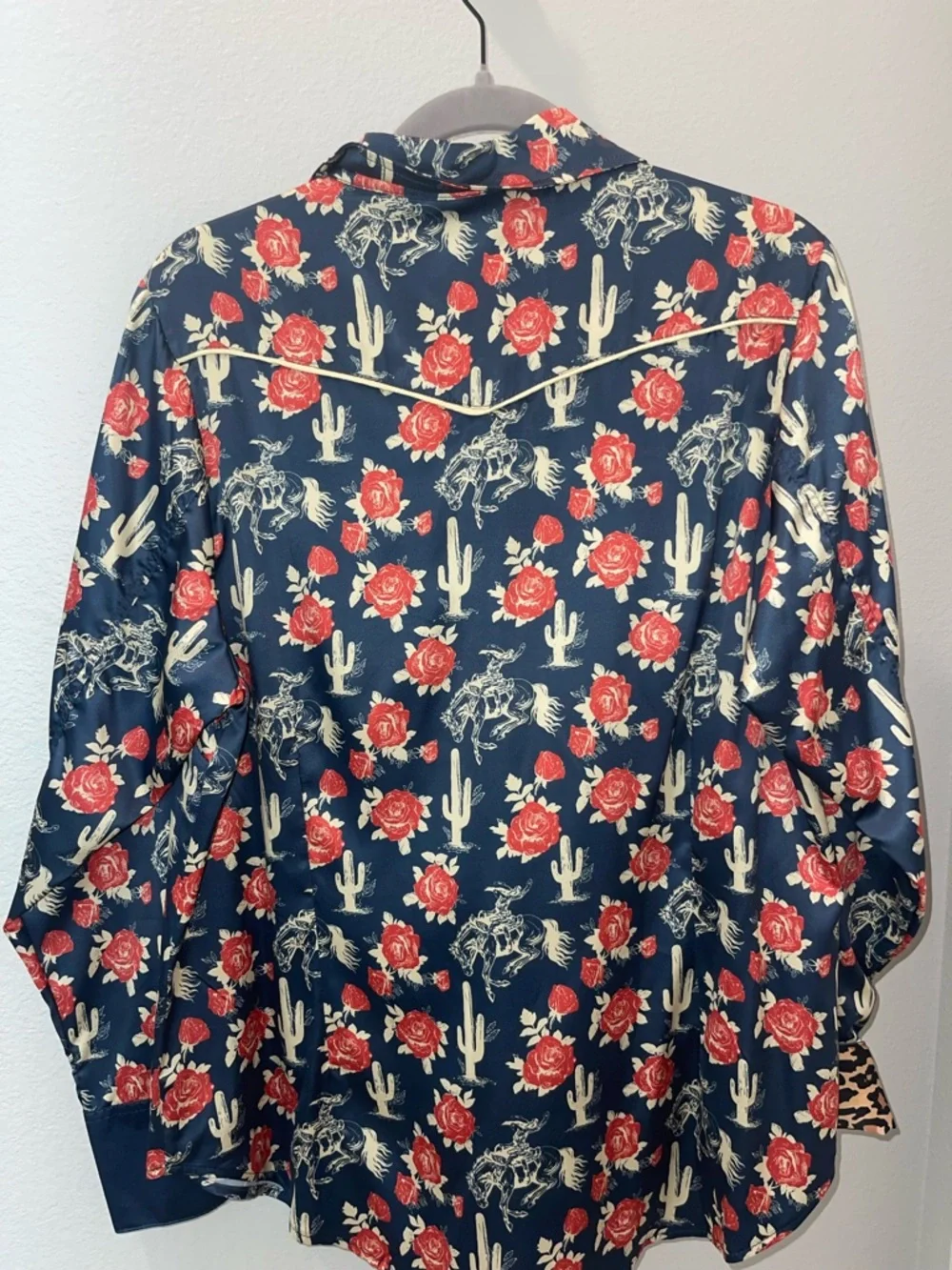 Western pearl snap women’s shirt - Picture 2 of 6